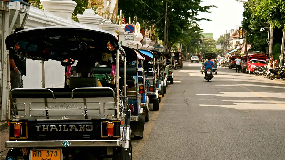Budget transportation in Pattaya - cheap songthaew rides for travelers