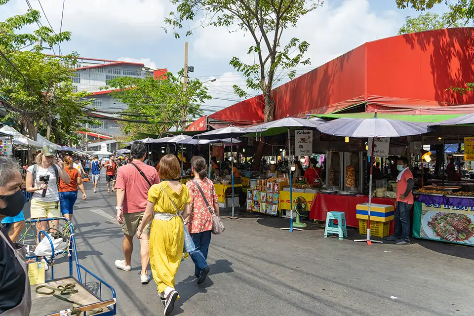 Budget shopping in Pattaya - finding deals at local markets and street vendors