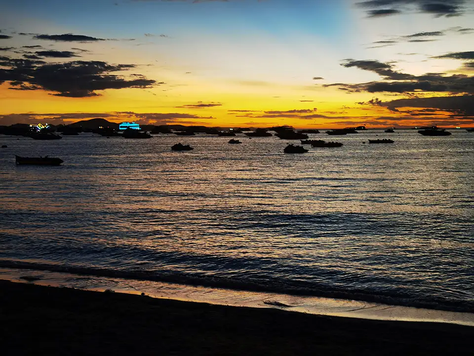 Beautiful free sunset view at Pattaya Beach - one of the best no-cost activities