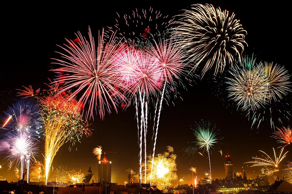 Free entertainment in Pattaya - watching fireworks displays during festivals and events