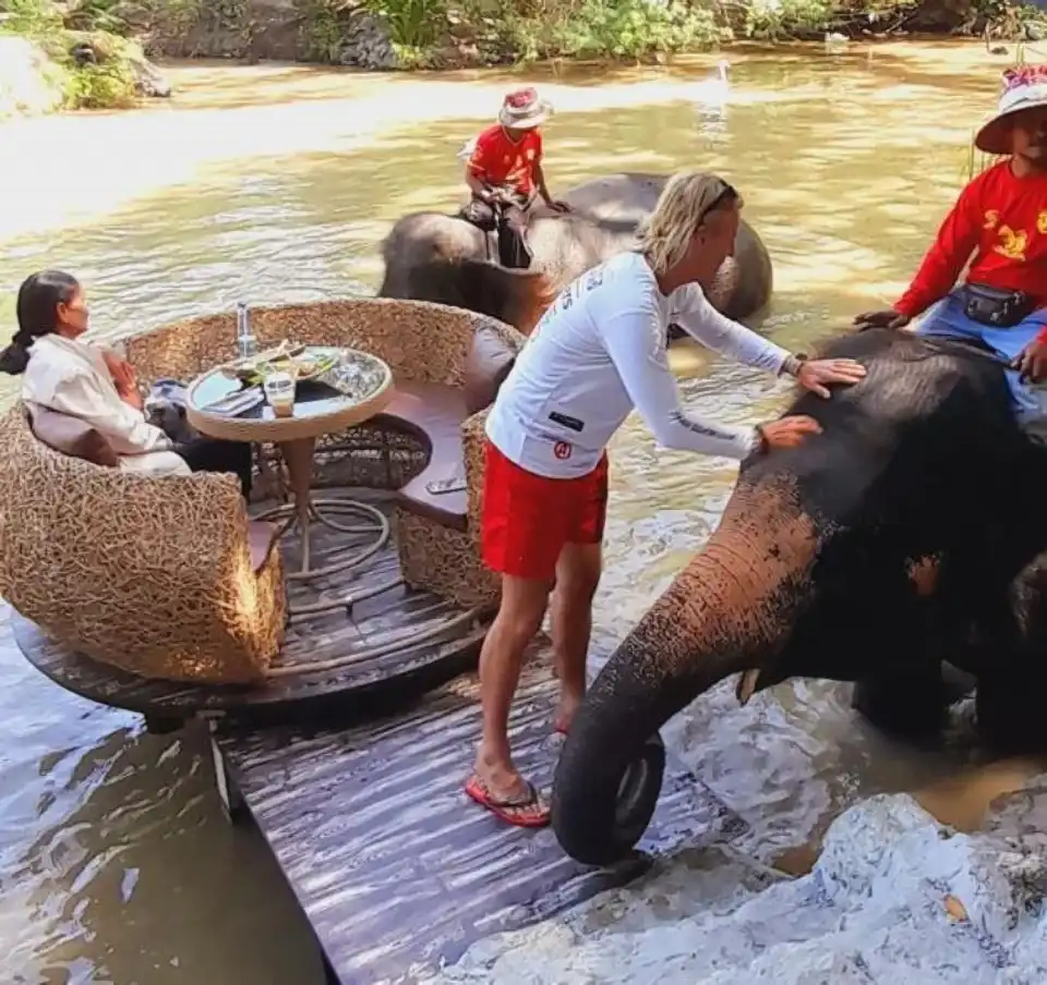 Pattaya Elephant Village and MongChang Cafe