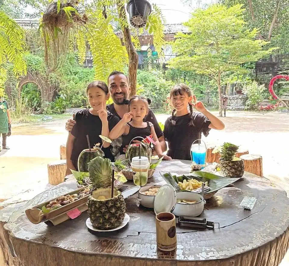 Pattaya Elephant Village and MongChang Cafe