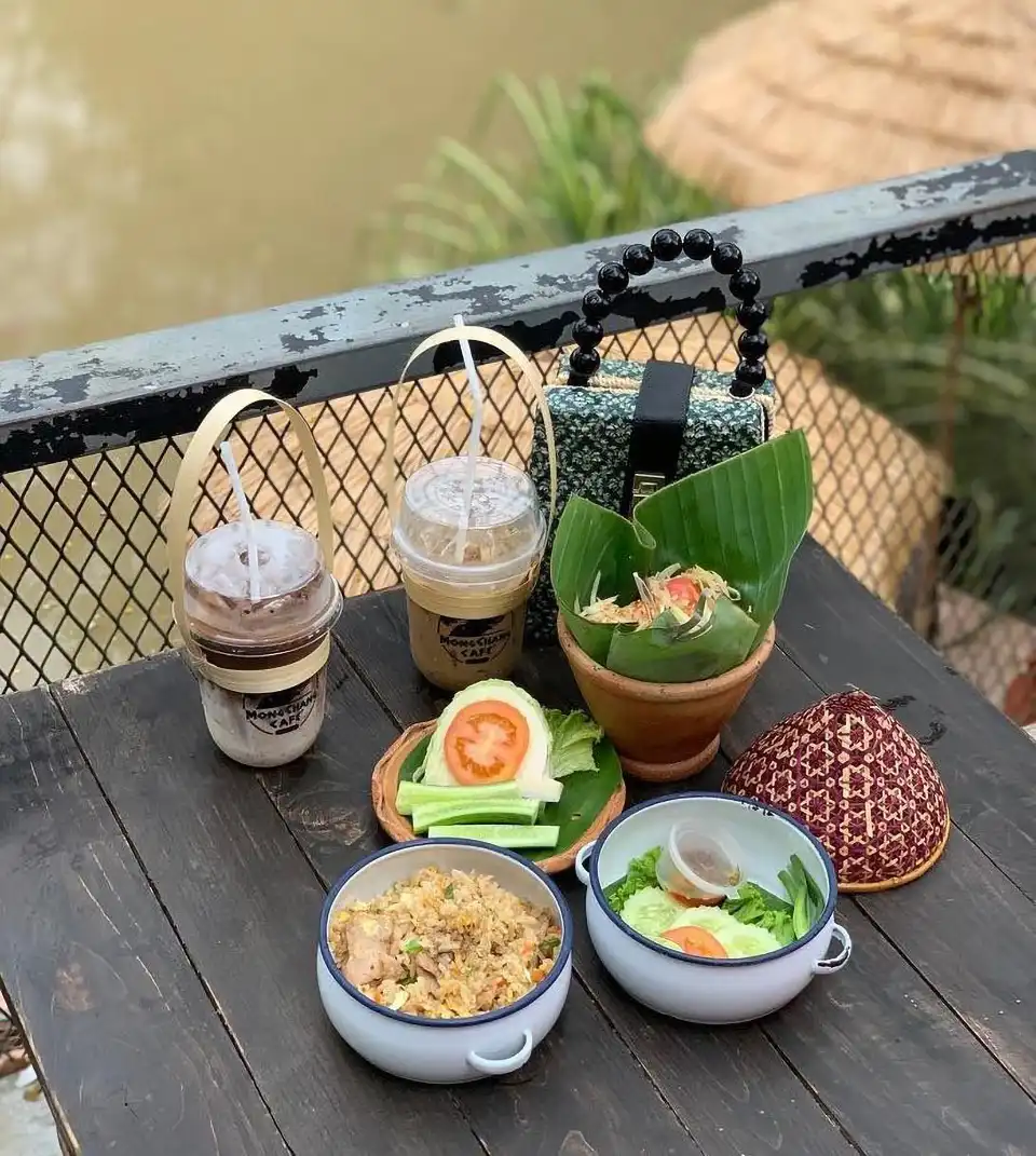 Pattaya Elephant Village and MongChang Cafe
