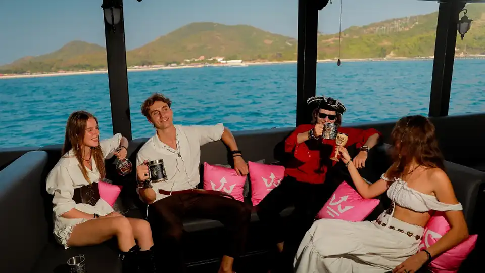 Pattaya: Black Pearl Cruise – Pirate-themed Cruising