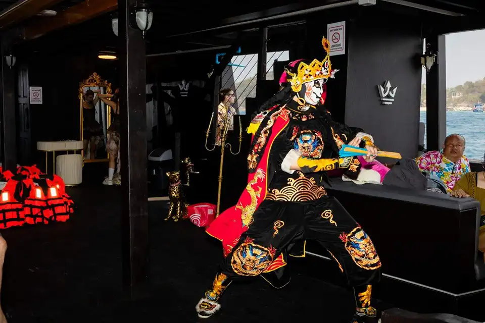 Pattaya: Black Pearl Cruise – Pirate-themed Cruising
