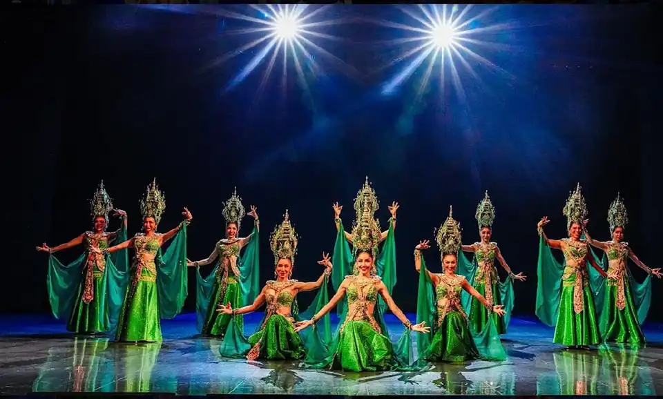 Pattaya: Colosseum Show Pattaya Entry Ticket