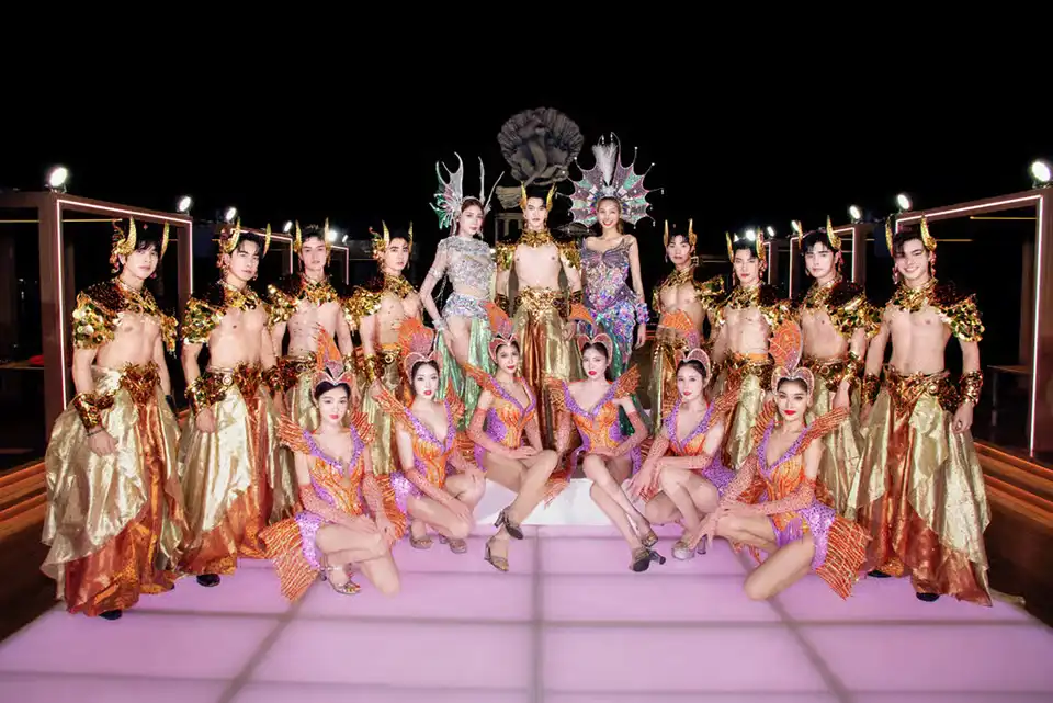 Pattaya: Oriental Atlantis Dinner Cruise with Cabaret Show