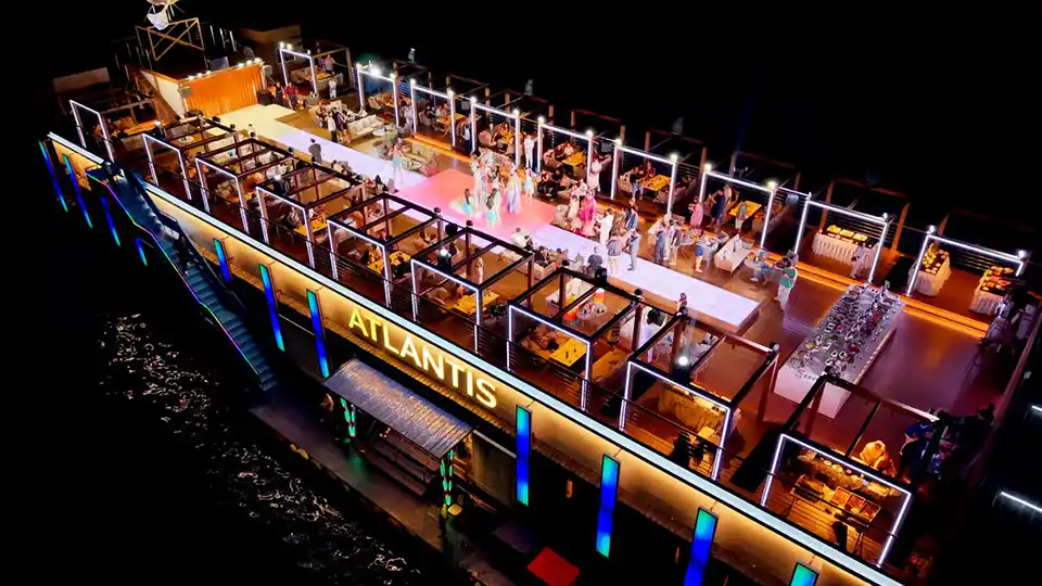 Pattaya: Oriental Atlantis Dinner Cruise with Cabaret Show