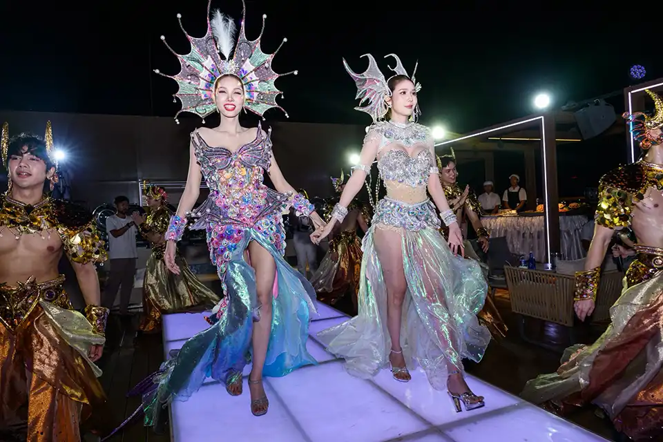 Pattaya: Oriental Atlantis Dinner Cruise with Cabaret Show