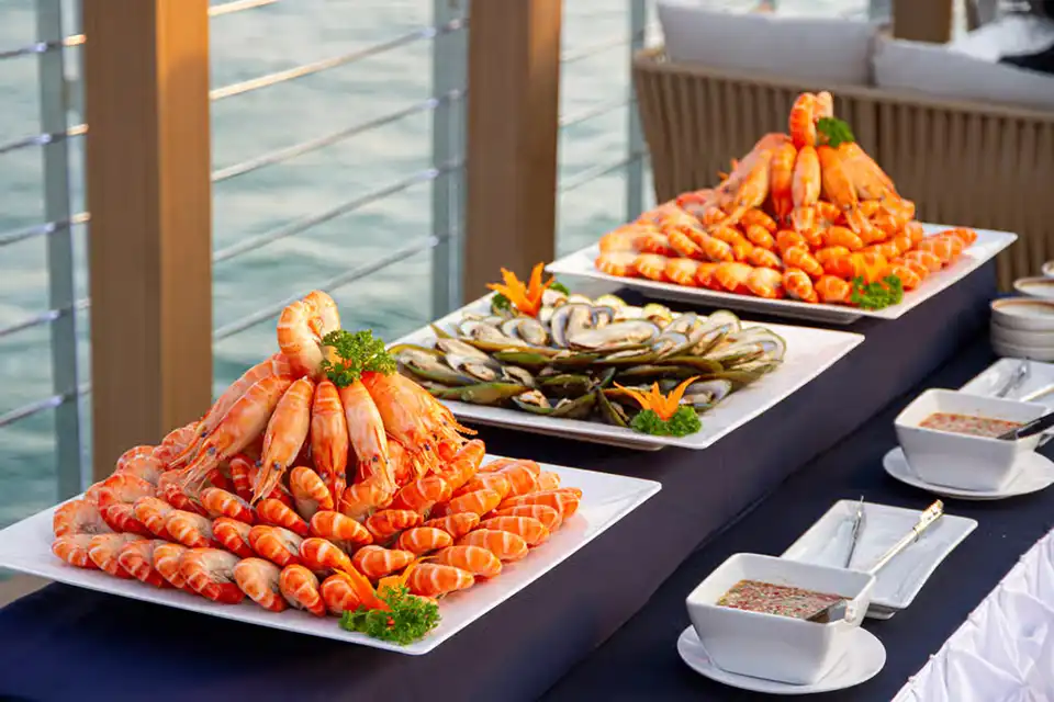 Pattaya: Oriental Atlantis Dinner Cruise with Cabaret Show