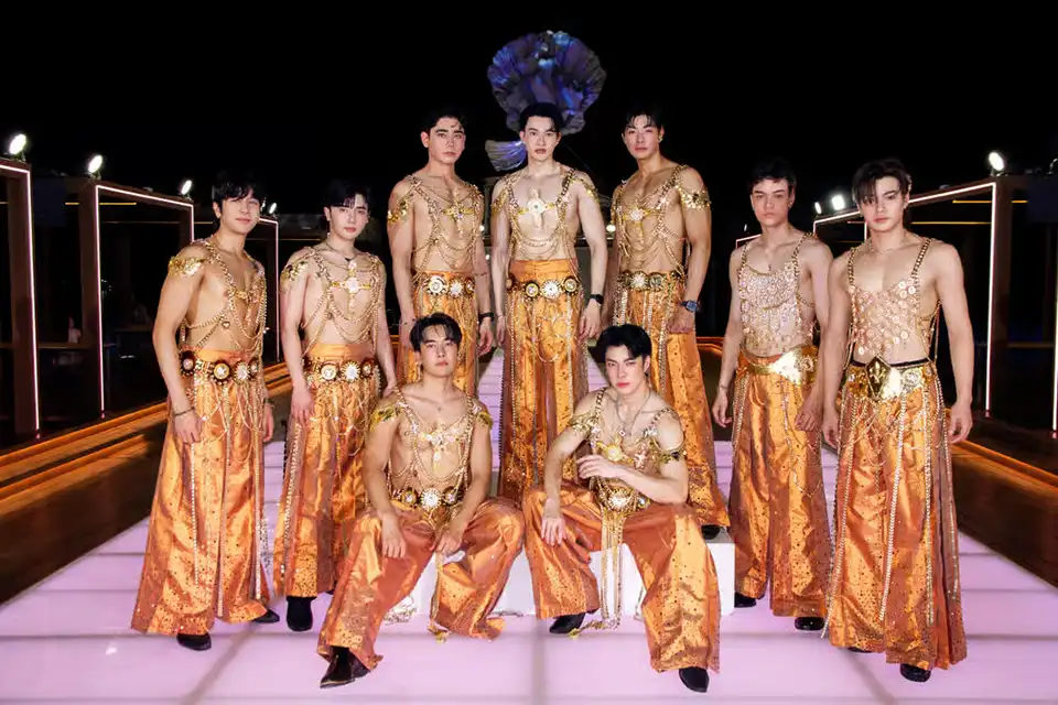 Pattaya: Oriental Atlantis Dinner Cruise with Cabaret Show