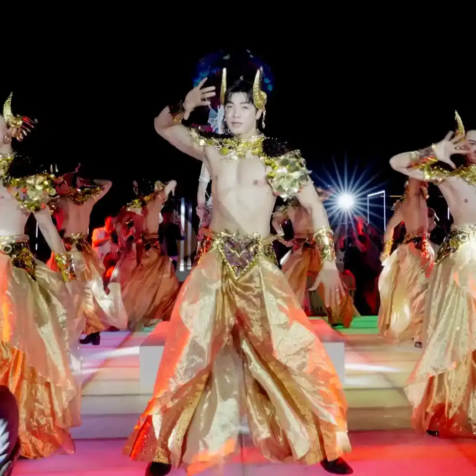 Pattaya: Oriental Atlantis Dinner Cruise with Cabaret Show