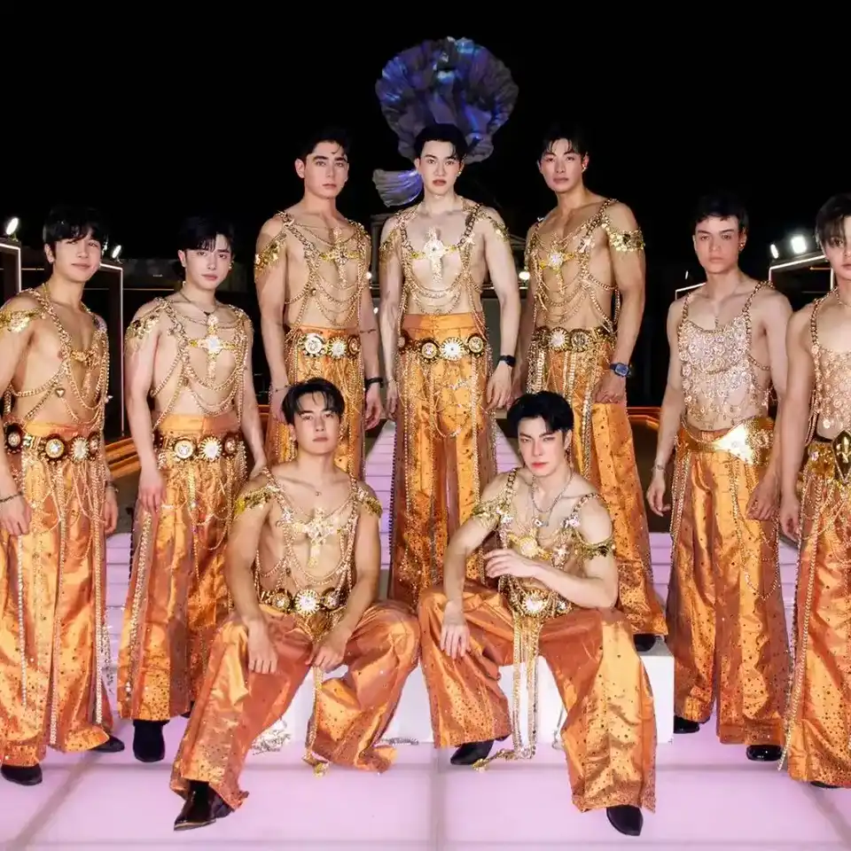 Pattaya: Oriental Atlantis Dinner Cruise with Cabaret Show
