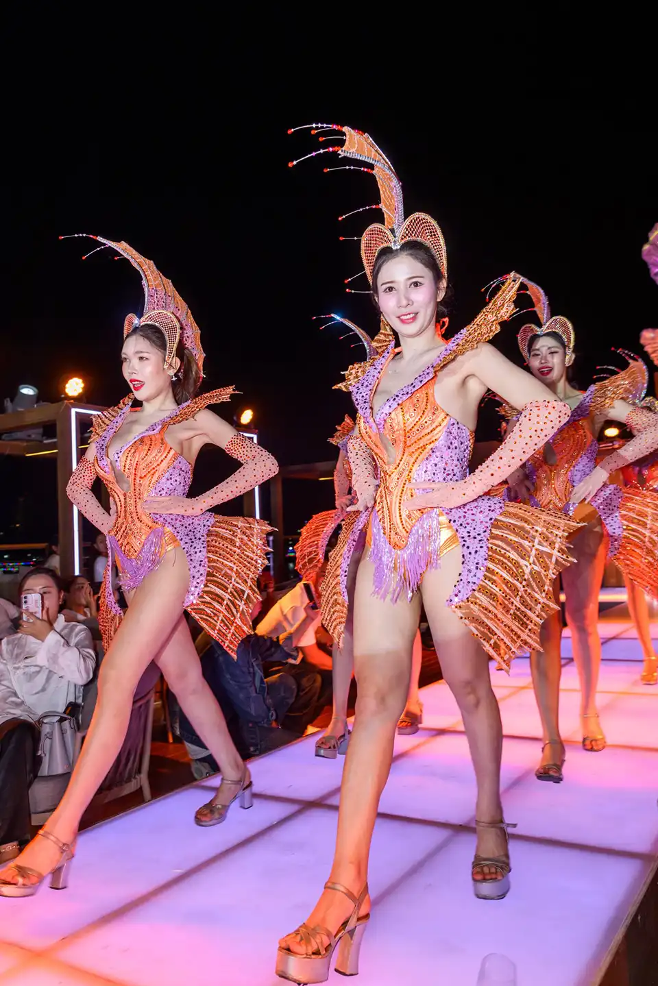 Pattaya: Oriental Atlantis Dinner Cruise with Cabaret Show