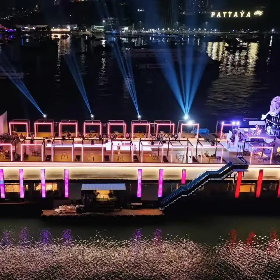 Pattaya: Oriental Atlantis Dinner Cruise with Cabaret Show