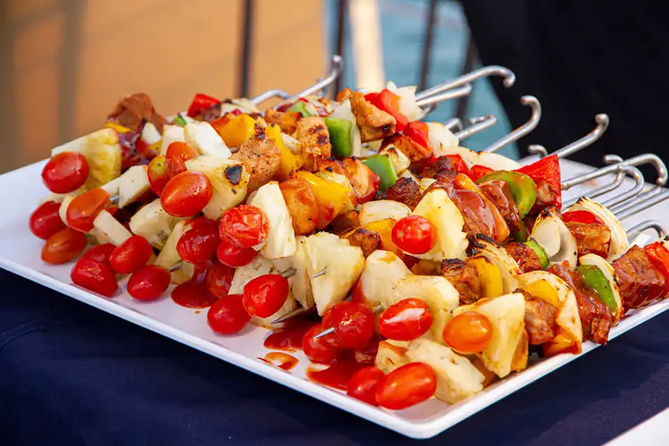 Pattaya: Oriental Atlantis Dinner Cruise with Cabaret Show