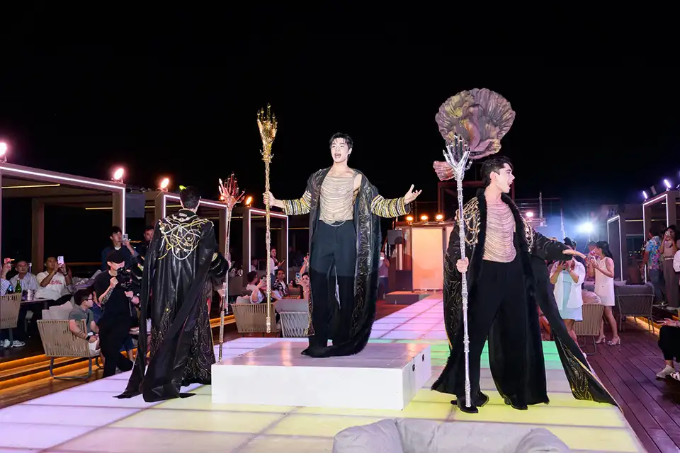 Pattaya: Oriental Atlantis Dinner Cruise with Cabaret Show