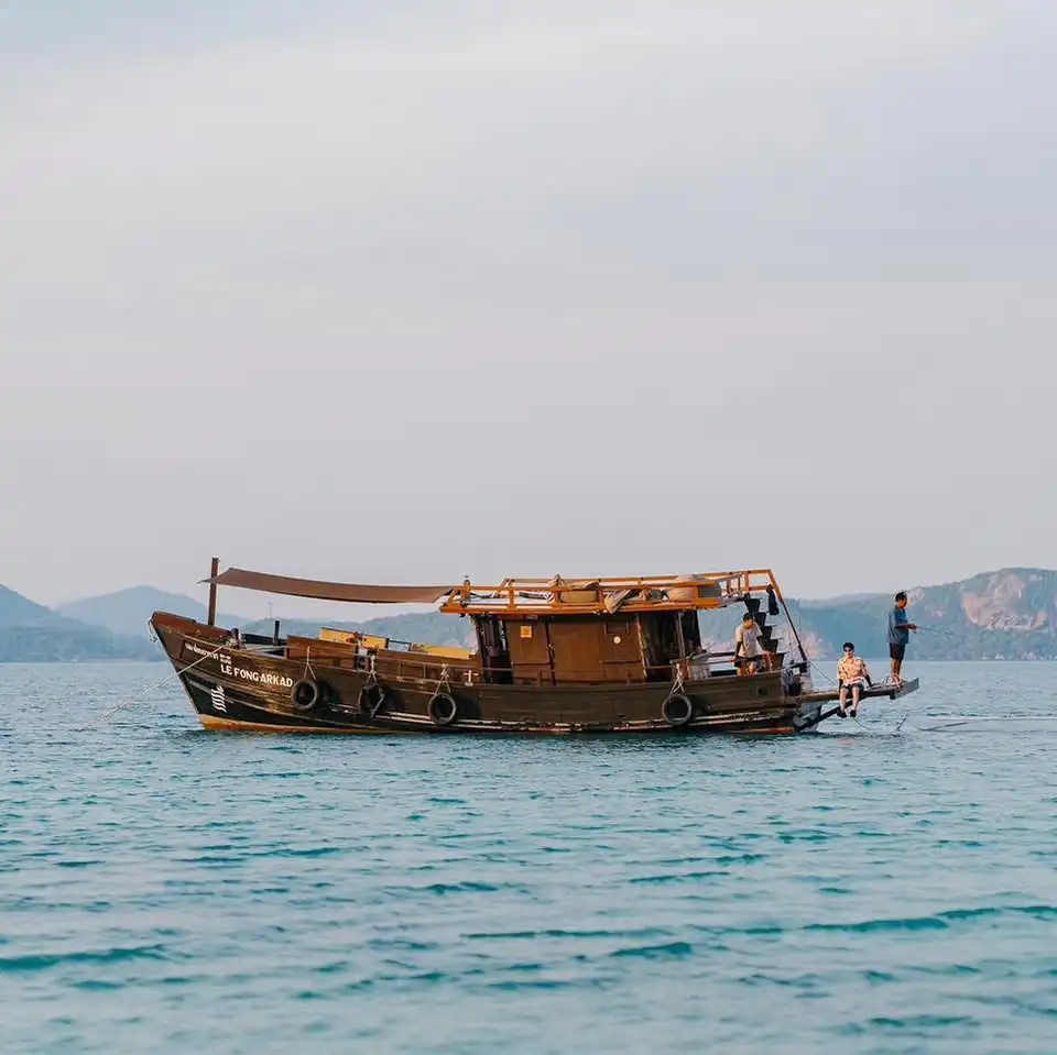 Pattaya: Private Wooden Boat Trip – Le Fong Ta Lay / Le Fong Ar-Kad (Pet Friendly)