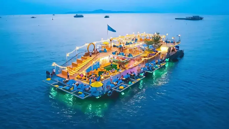 Pattaya Floating Cafe and Squid Fishing