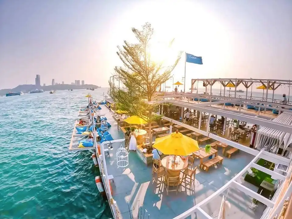 Pattaya: Tappia Floating Cafe and Squid Fishing