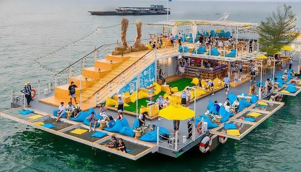 Pattaya: Tappia Floating Cafe and Squid Fishing
