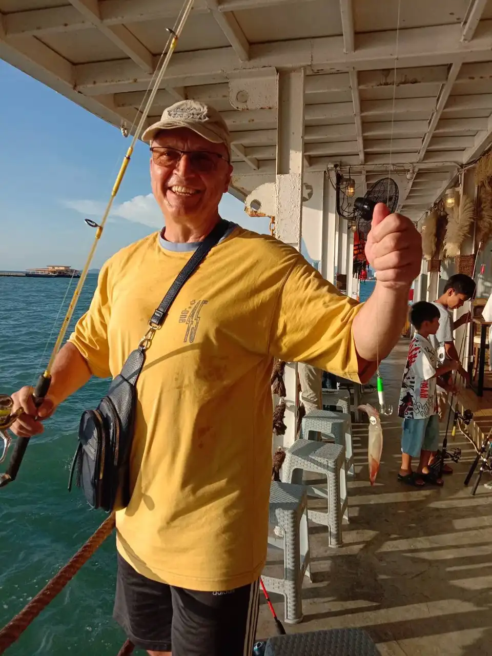 Pattaya: Tappia Floating Cafe and Squid Fishing
