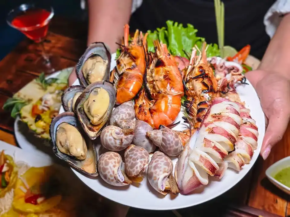 Pattaya: Tappia Floating Cafe and Squid Fishing
