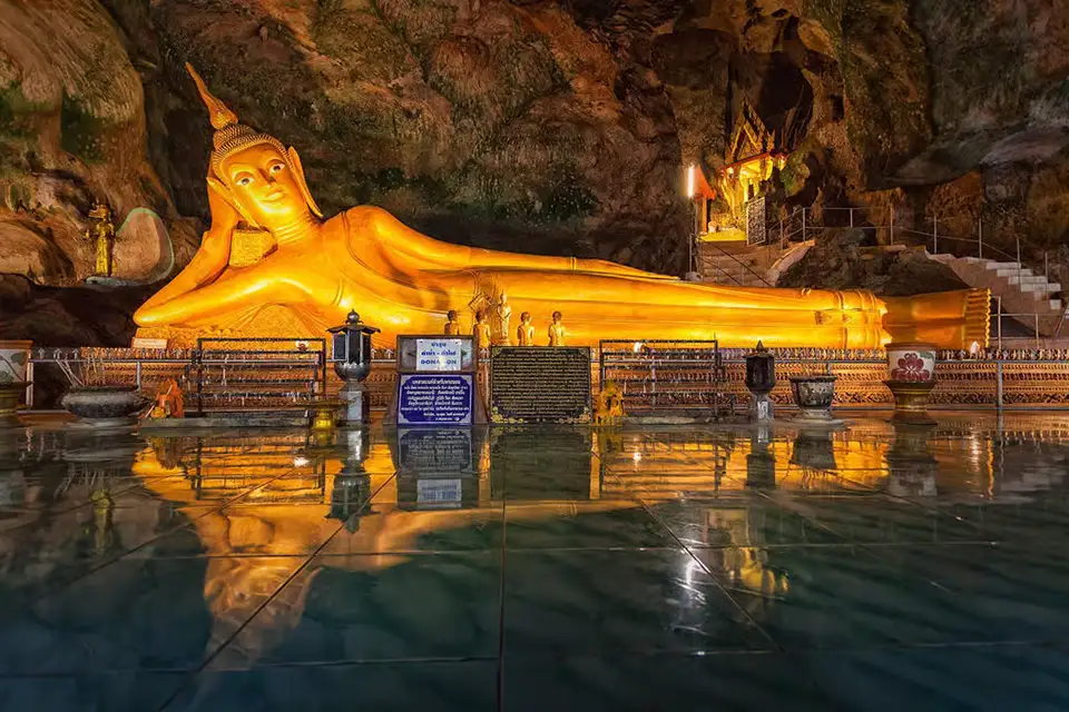 Phuket: Bamboo Rafting Tour with Elephant Bathing