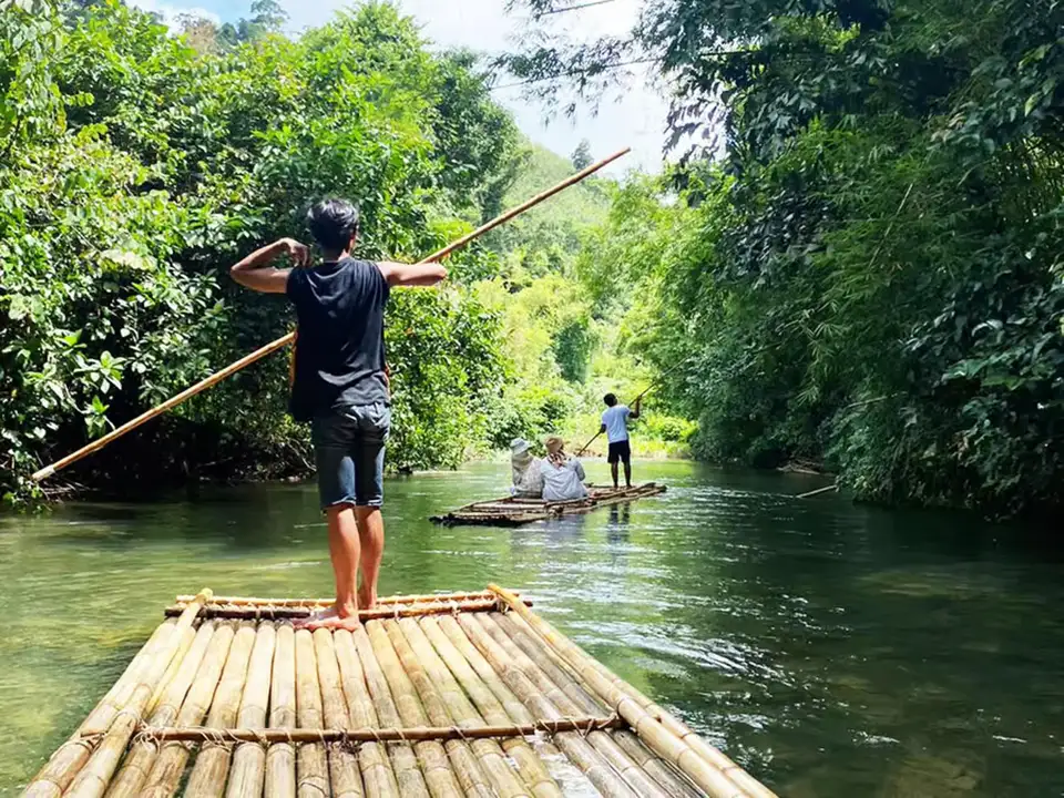 Phuket: Bamboo Rafting Tour with Elephant Bathing
