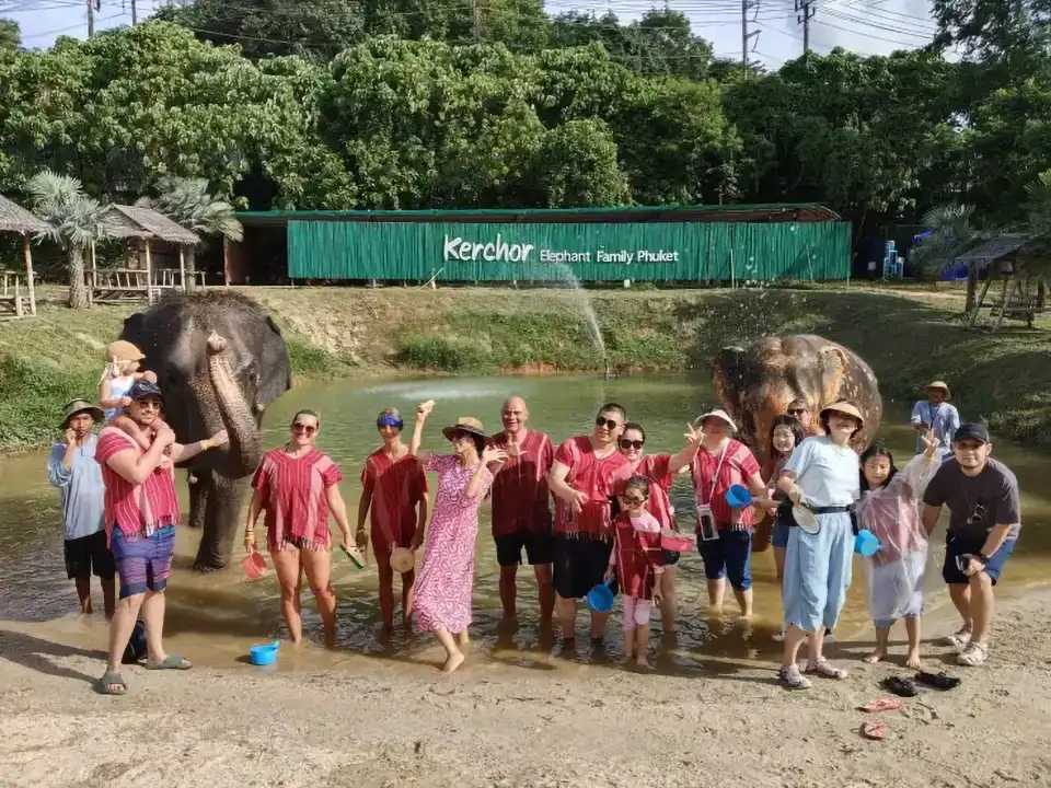 Phuket: Kerchor Elephant Family Park