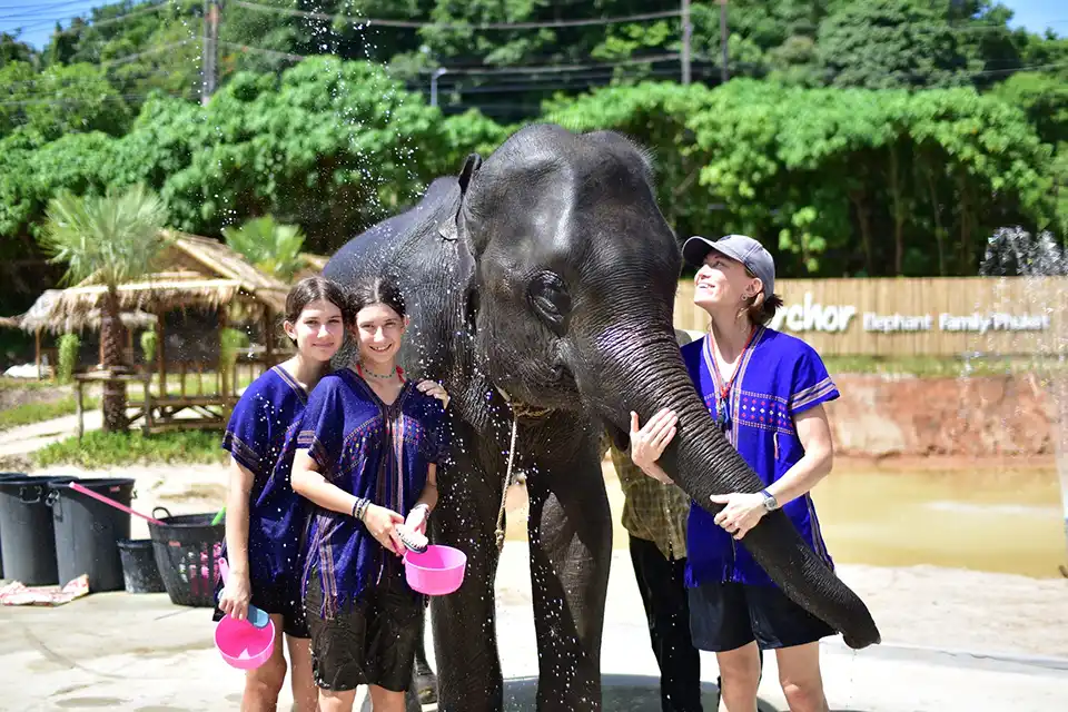 Phuket: Kerchor Elephant Family Park