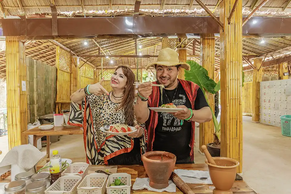 Phuket: Patong Elephant Hug Experience
