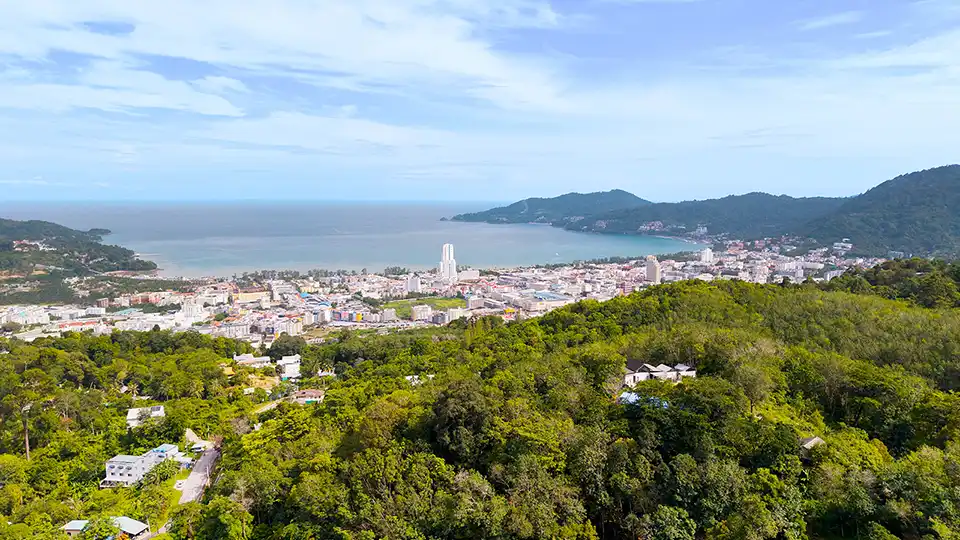 Phuket: Patong Elephant Hug Experience