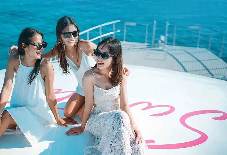 From Phuket: Day Trip Phi Phi – Bamboo By Catamaran (Sweetie)