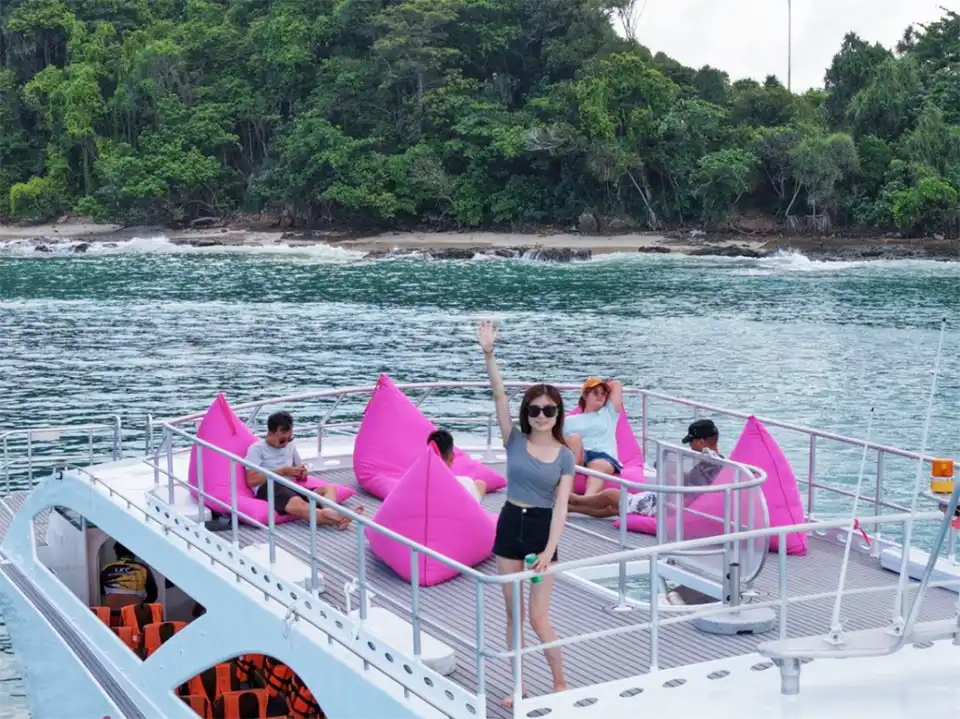 From Phuket: Day Trip Phi Phi – Bamboo By Catamaran (Sweetie)